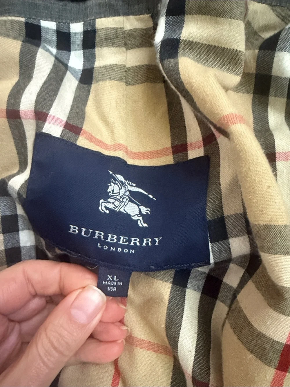 Burberry Men's Hooded Raincoat in Gray with Vintage Check Lining - Picture 6 of 8